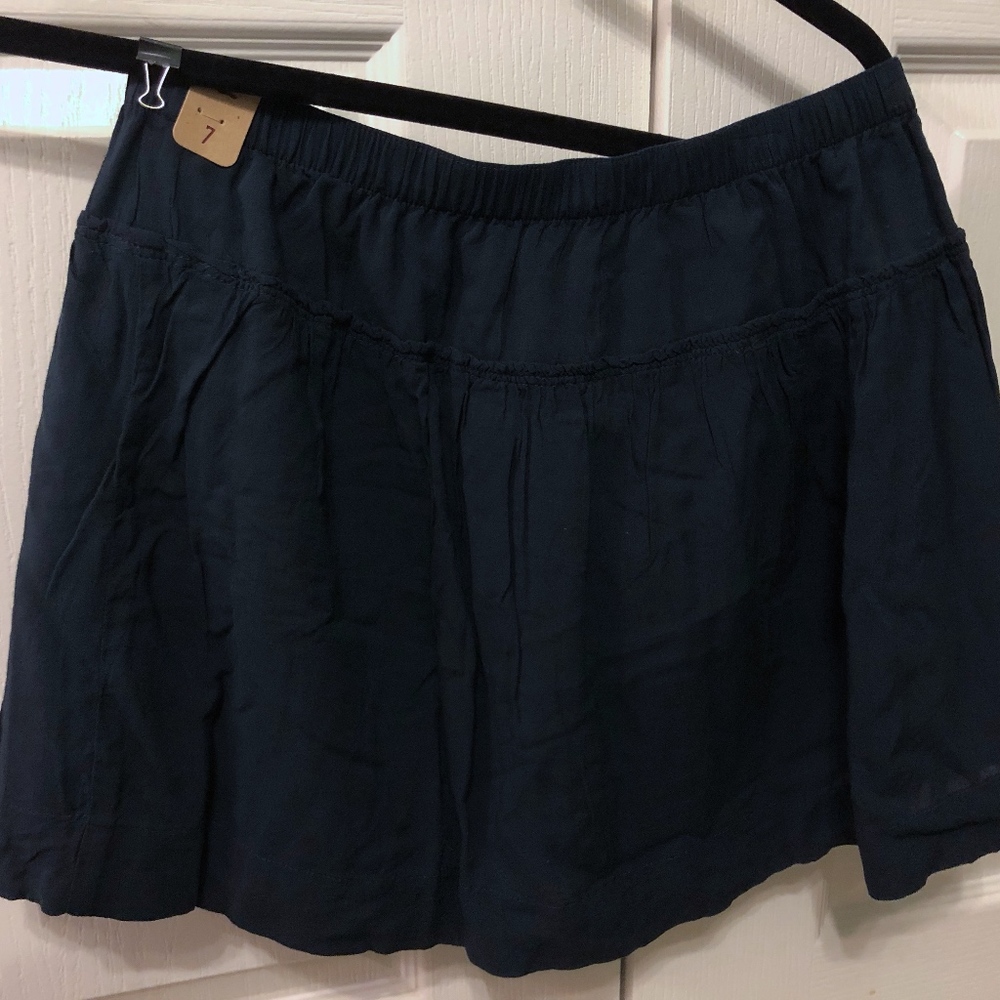 💥3 for $10! New! Navy Hollister Flowy Skirt, Size 7